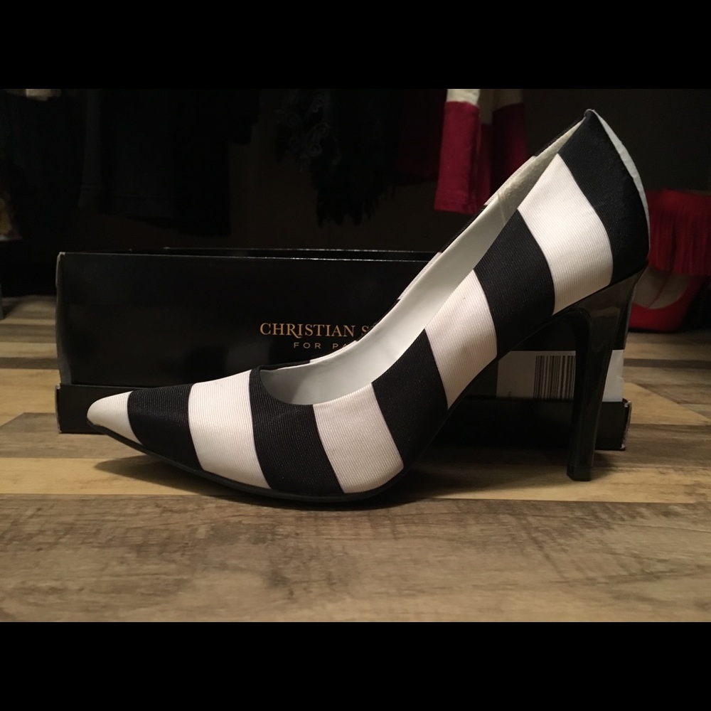 Christian Siriano black/white pumps.